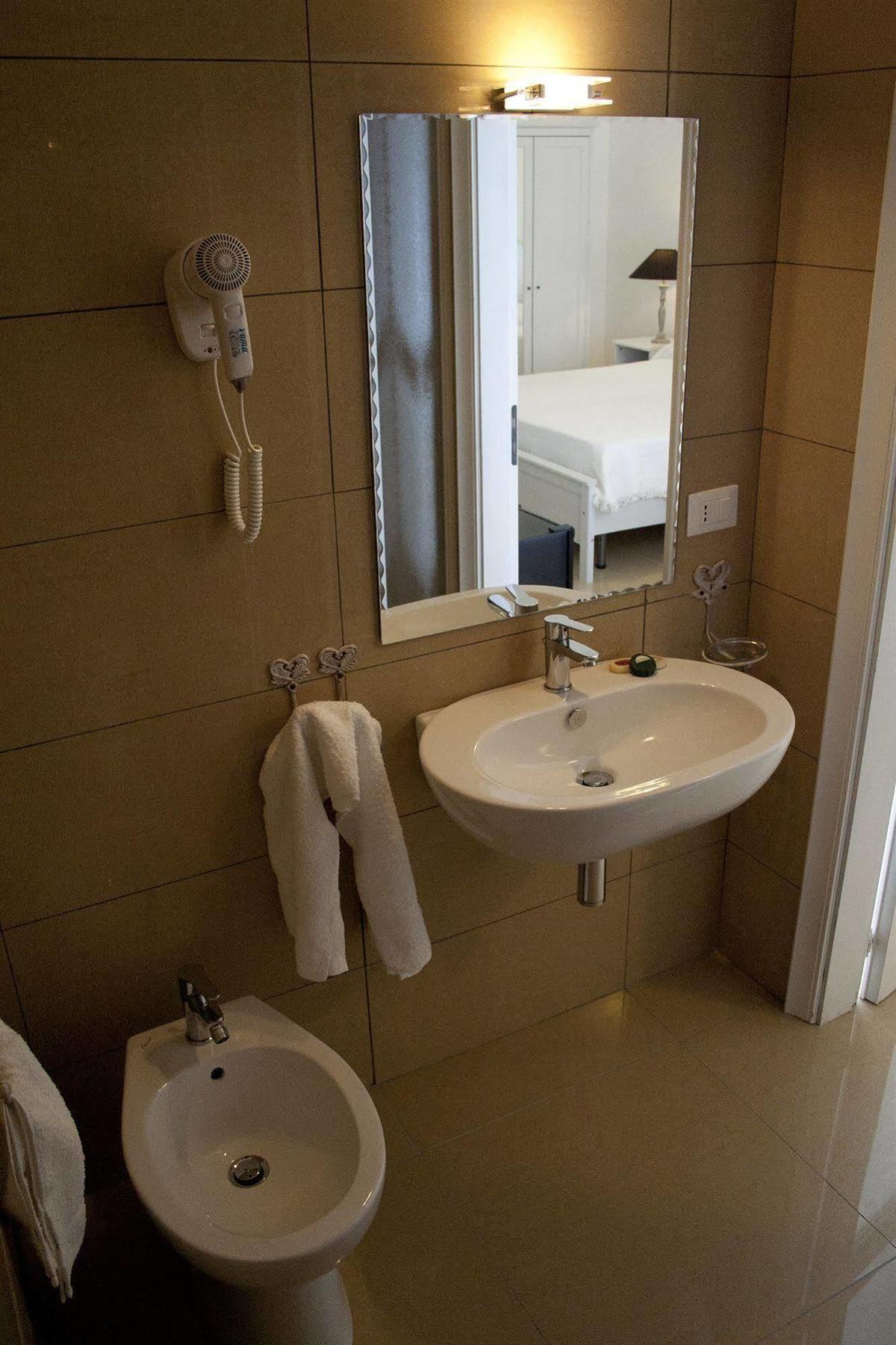 B&B Artemide Лече Екстериор снимка